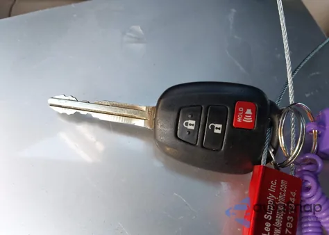 2017 Toyota Rav4 Le z USA, uszkodzony, nr VIN JTMZFREV5HJ107095